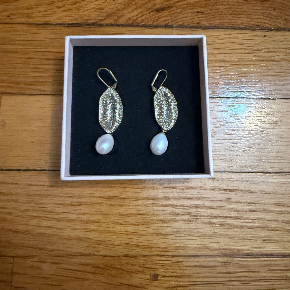 Giambattista Valli x H&M Pearl & Crystal Drop Earrings – Boxed - Picture 5 of 8